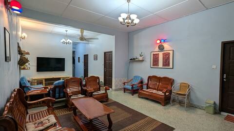 Mile 6th Home near Kuching Airport & Farley Mall