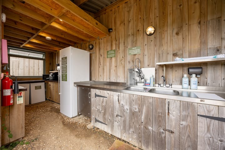 2 Hares Hideout, Tapnell Farm - Lymington