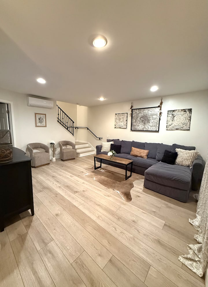 Tasteful Two Bedroom Townhome! - San Diego, CA