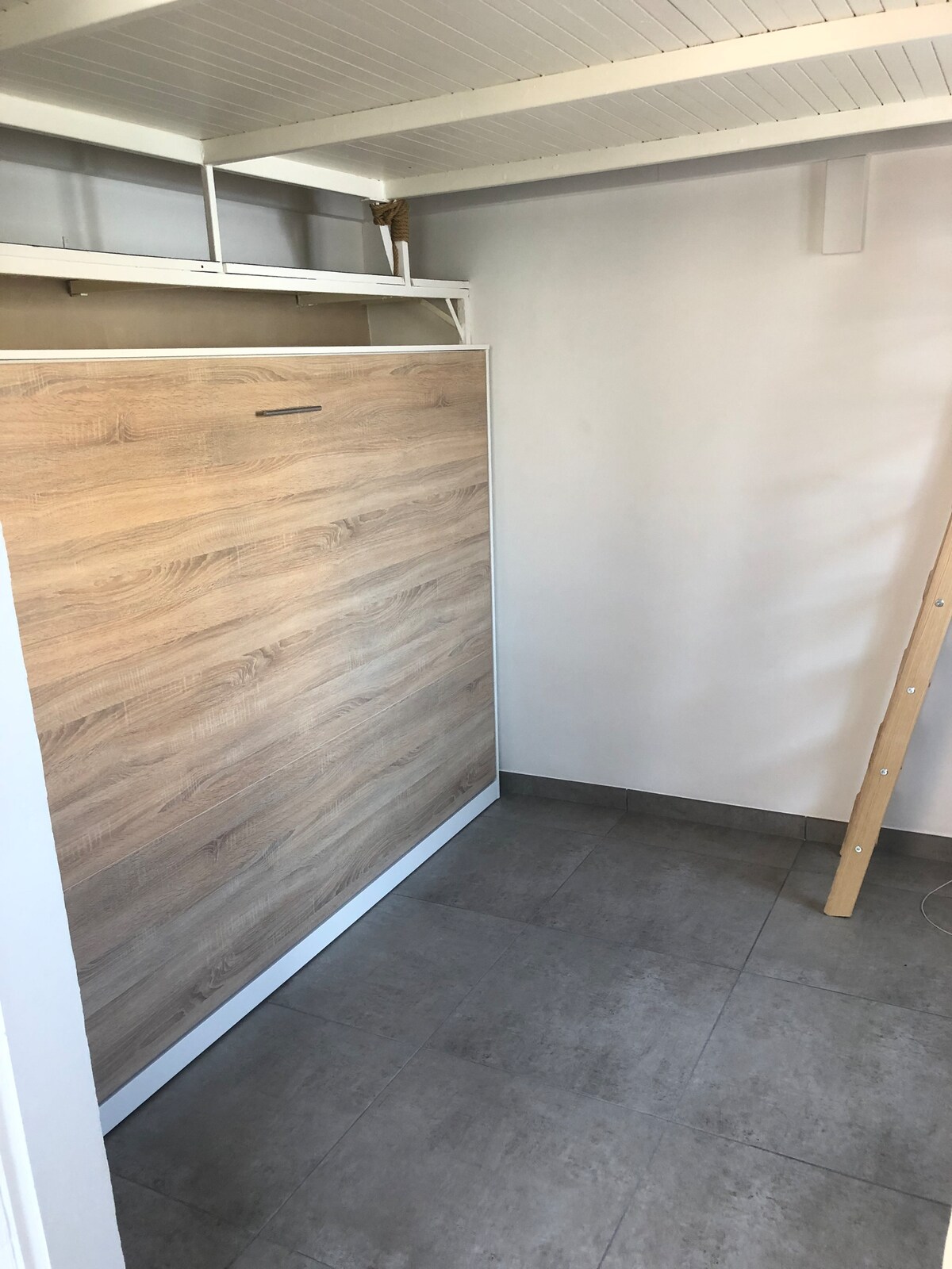 Erfolgreiche Airbnb-Immobilie: Studio on Lecques beach by the water in Saint Cyr Sur Mer