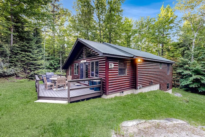 Adorable 3br | Hot Tub | Fireplace | Deck - Bethel, ME