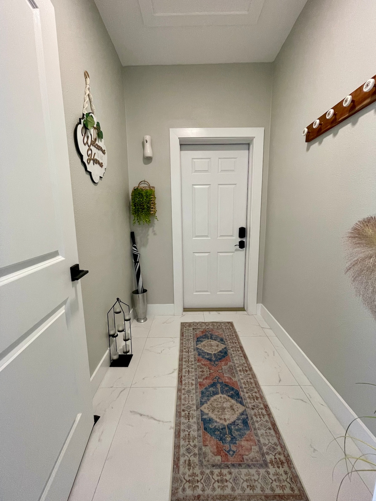 Popular Airbnb listing: Luxurious and cozy mini house. in Town 'N' Country