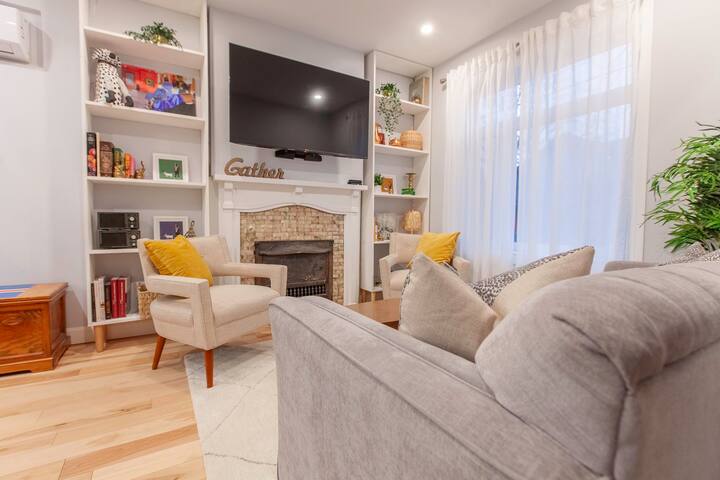 Toronto Oasis | Cafés, Local Vibes, Subway, Shops