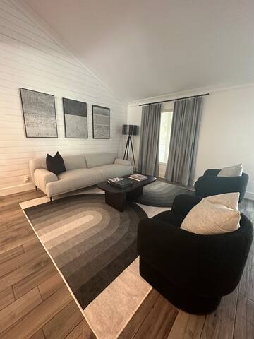 New urban 3 bedroom 2.5 bath gallery image 2