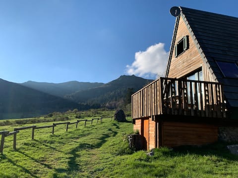 Panoramic view chalet – volcanoes & hiking