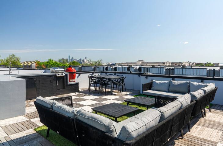 Banksy-Inspired Urban Home in Bishop Arts gallery image 3