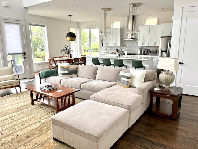 Home w/ Fenced Yard in Edgehill gallery image 3