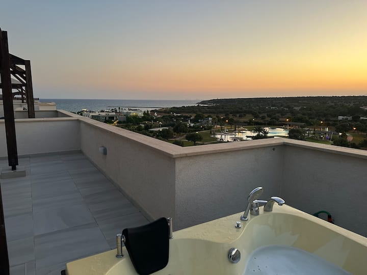 Deluxe Three Bedroom Penthouse with SPA Tub