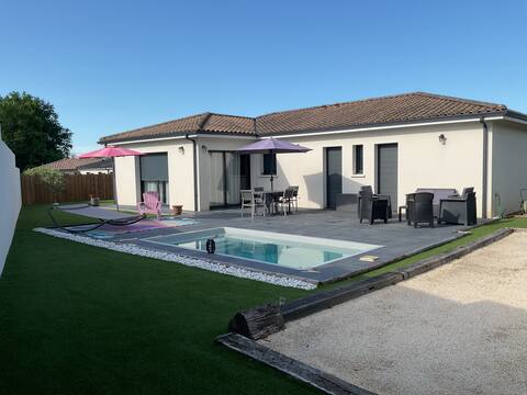House with pool near Bordeaux