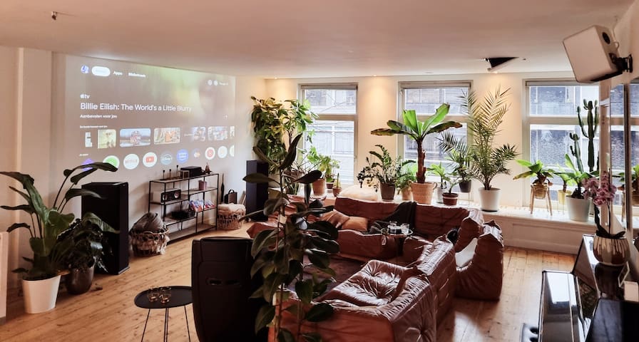 Groot mooi 2 etage loft met dakterras in De Pijp.