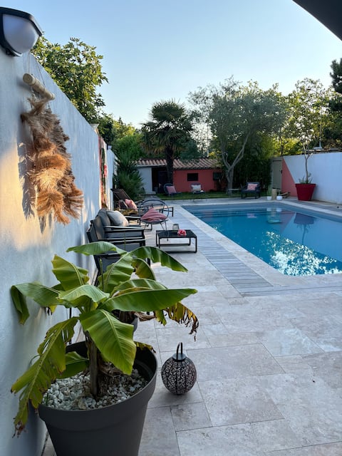 5 bedroom house with pool in La Rochelle
