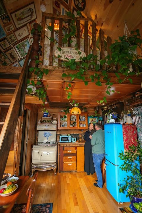 Successful Airbnb property: Miracles on Polly - Memory Lane Cabin in Queens