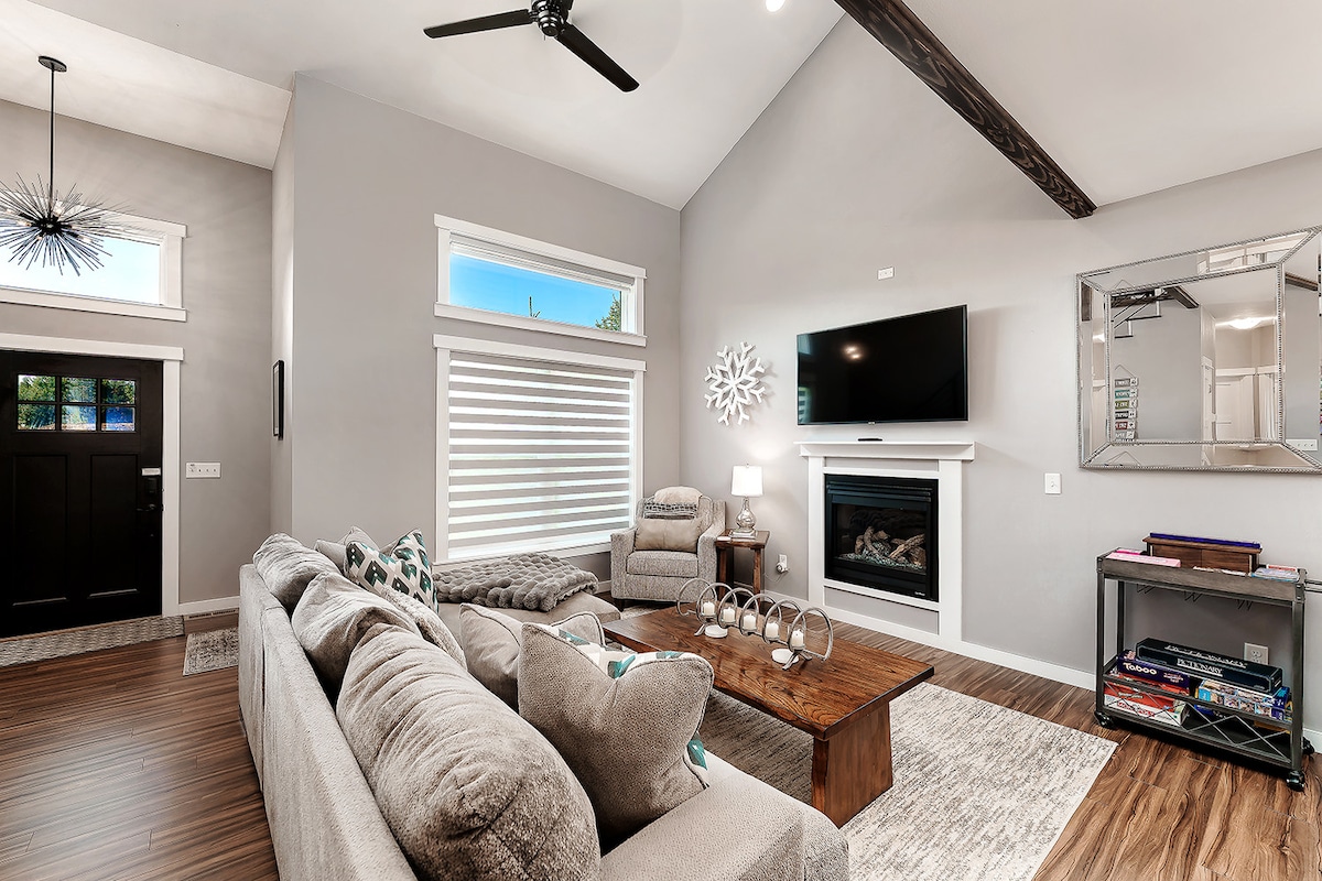 Top Airbnb: Maggie's Place-Ski/Hike/Soak in Hot tub! in Red Lodge