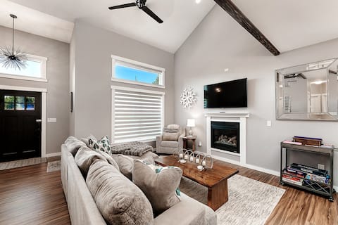 Top Airbnb: Maggie's Place-Ski/Hike/Soak in Hot tub! in Red Lodge