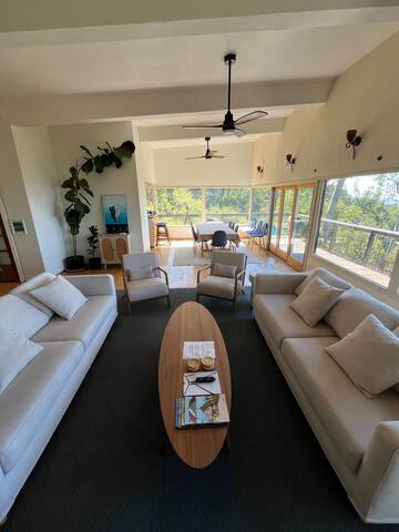 Relaxing Retreat: 3 Bedroom Overlooking the Bay gallery image 3