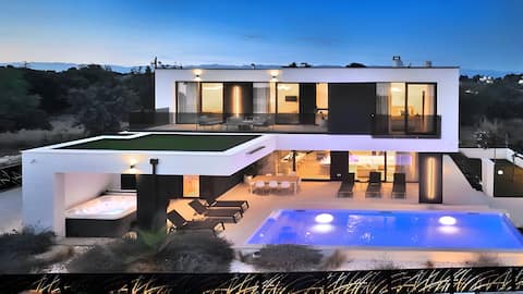 Villa 1 with sauna, hot tub and sea view