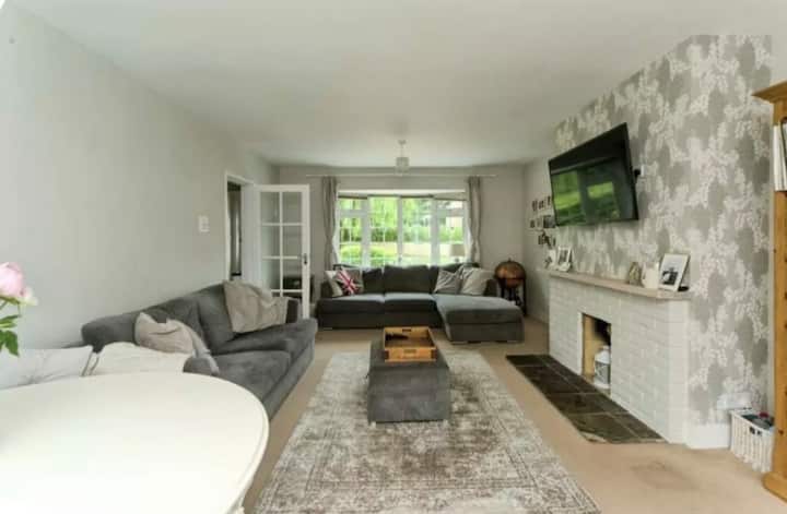 Detached House In Willingdon - イーストボーン