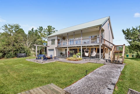 Bayside Retreat - 2450 sq ft w/dock & fire pit