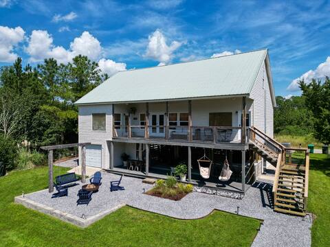 Bayside Retreat - 2450 sq ft w/dock & fire pit