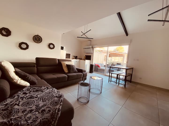 Petite Maison Avec Accès Piscine Et Jacuzzi - Istres