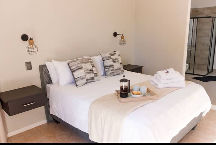 Unit 1 - Sleeps 2 - Cradock