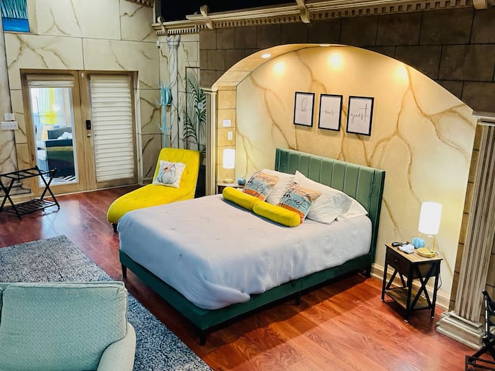 Krevat i rregullueshëm me madhësi dopio "queen" + "Yellow Chaise"