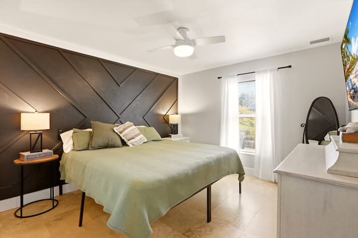 Dormitorio principal con cama tamaño king