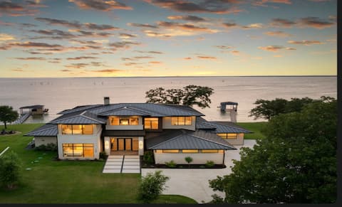 Opulent Lakefront Retreat -Chef, Firepit, Spa/Pool