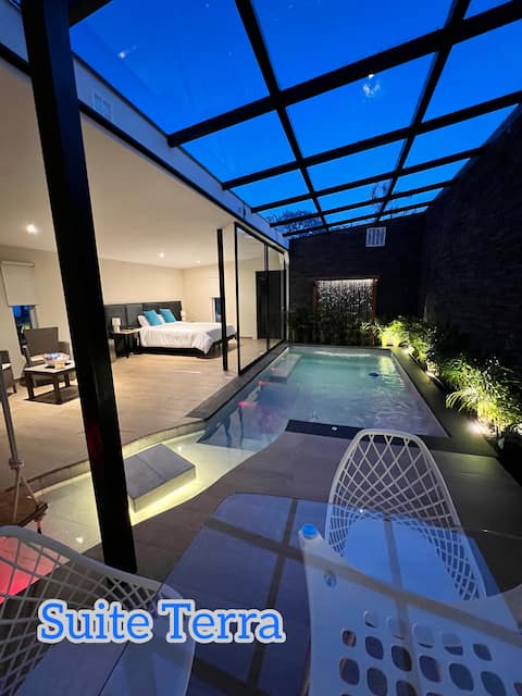 Waterfall, swimming pool, private jacuzzi