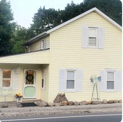 The Hideaway
Boujee farmhouse lots to do & Love