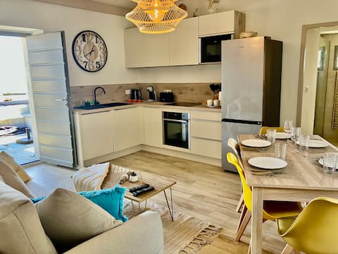 Sea view & terrace in the heart of Barcaggio