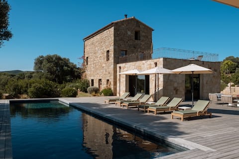 Beautiful Renovated Corsican House with Pool and Pool House