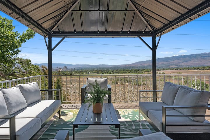 The Hill House Mtn Views Hot Tub Fire Pit & BBQs