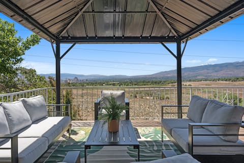 The Hill House Mtn Views Hot Tub Fire Pit & BBQs