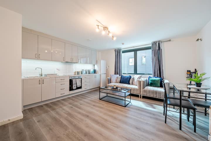 Contemporary Manchester Apartment With Ensuites - Fallowfield - Manchester