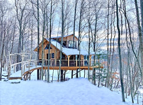 4-Season Treehouse @ Bliss Ridge; Best Views in VT