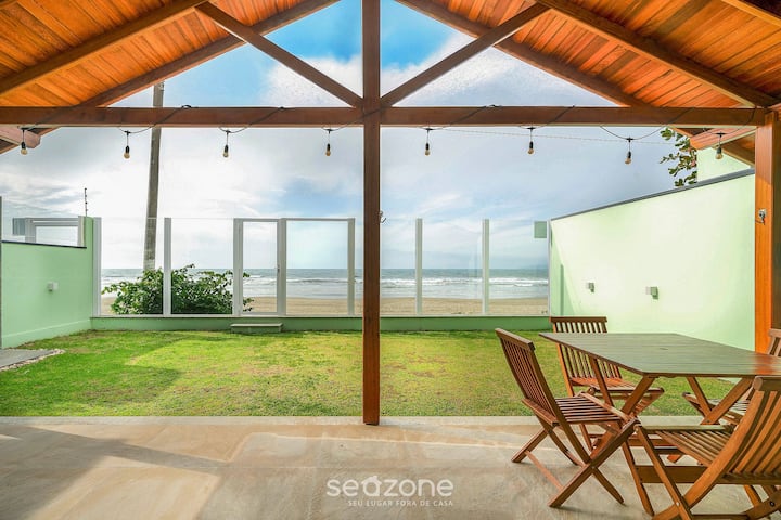 House on the beachfront of Perequê SC AAF378