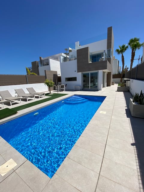 Sunny Villa - Unbeatable offer March April