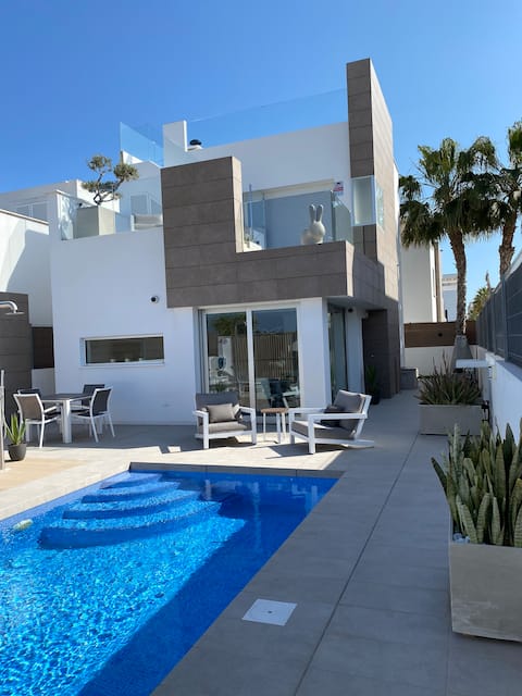 Sunny Villa