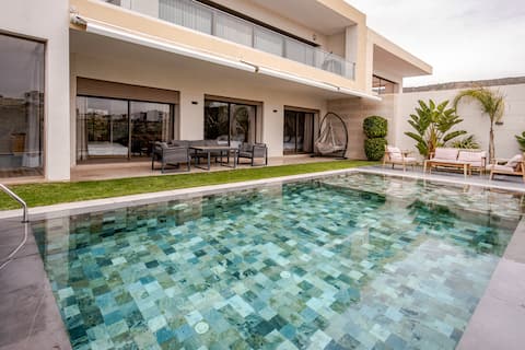 Contemporary Villa • Private Heated Pool