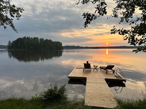 Lakefront cottage on your own peninsula