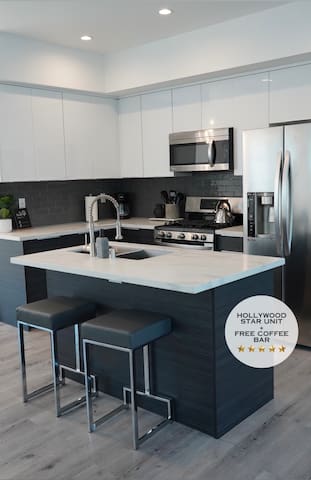 King Private Gem + 2 Car Garage+7 min to Universal