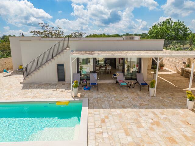 Spacious Ostuni 3 bed villa, pool, fenced & BBQ gallery image 3