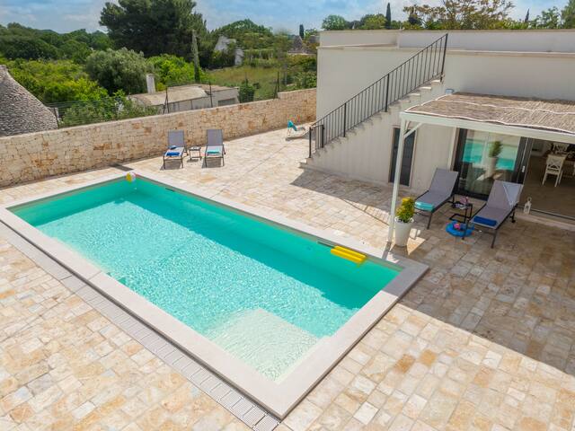 Spacious Ostuni 3 bed villa, pool, fenced & BBQ gallery image 2