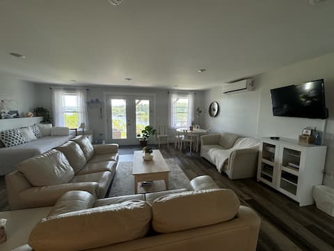 Top Airbnb: TheLowerDeck Ocean front escape! Paddle Bd, Kayak in Chester