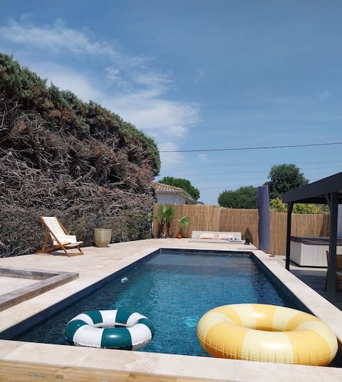 Pool & Terrace – A Cozy Haven in the Camargue