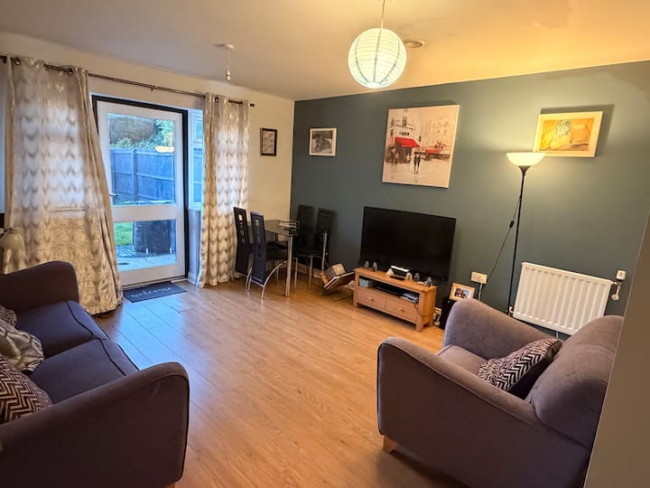 Large Double Room With Off-road Parking - Cheltenham