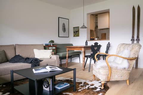 Erfolgreiche Airbnb-Immobilie: Modern Alpine Charm Meets Breathtaking Views in Oberammergau