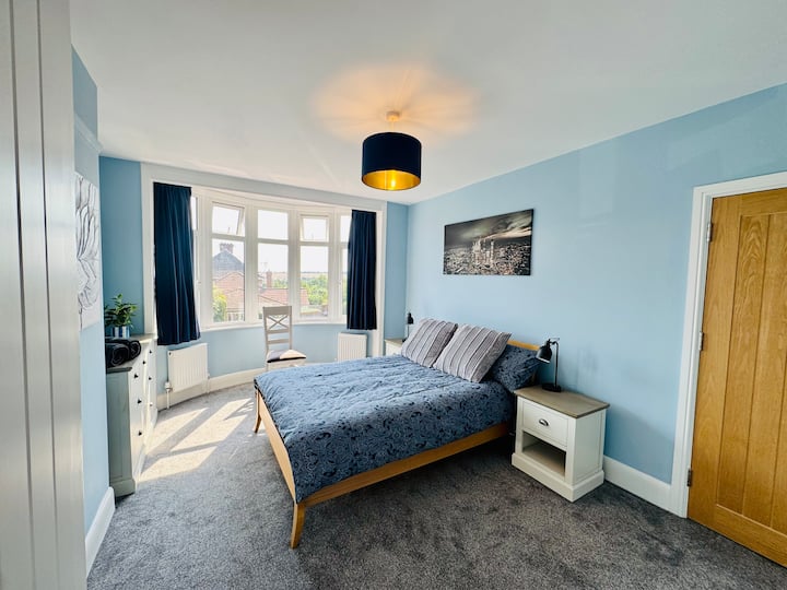 Bay Window Bedroom - Double Bed. Salisbury, Uk. - Salisbury