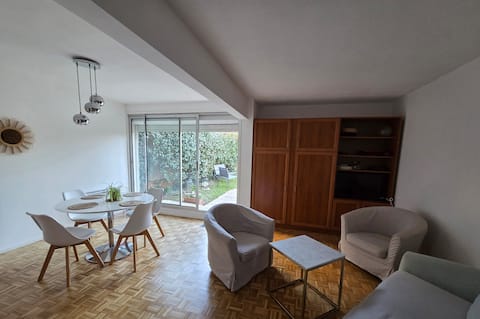 Top performing Airbnb: Toulouse apartment, between hypercenter and Cité de l'Espace in Bonhoure / Guilheméry / Château De L'hers / Limayrac / Côte Pavée
